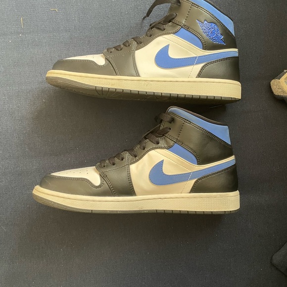 Jordan 1 mids worn a couple times - Picture 5 of 6